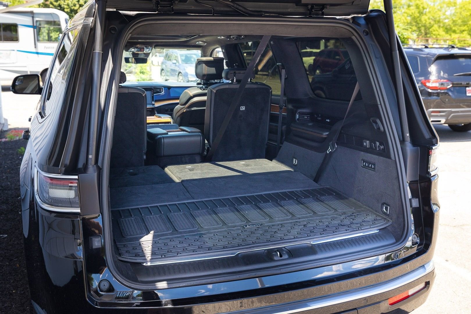 2022 Jeep Grand Wagoneer Series III