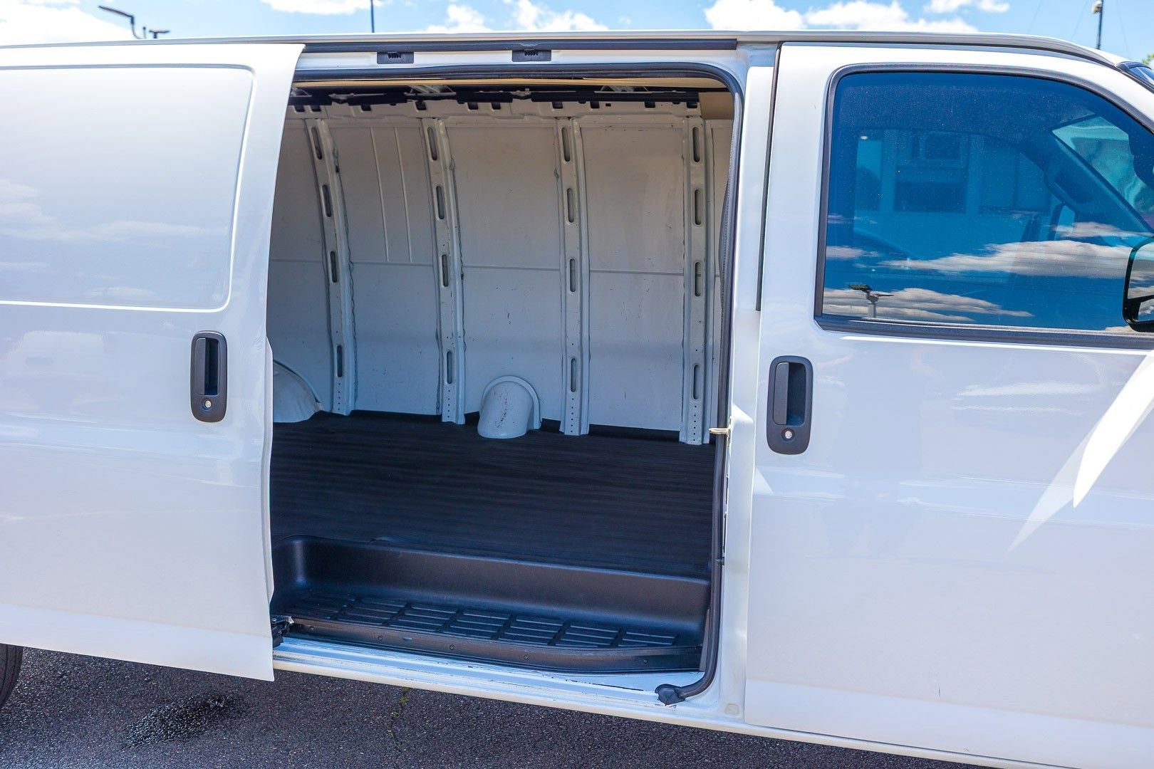 2023 Chevrolet Express Cargo 2500 WT