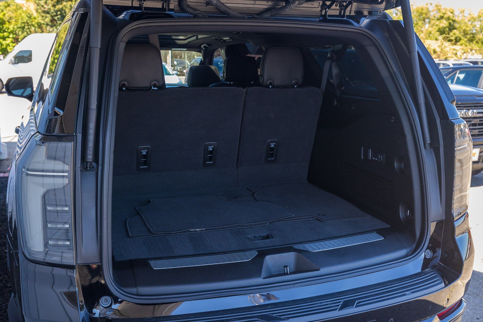 2025 Chevrolet Suburban RST