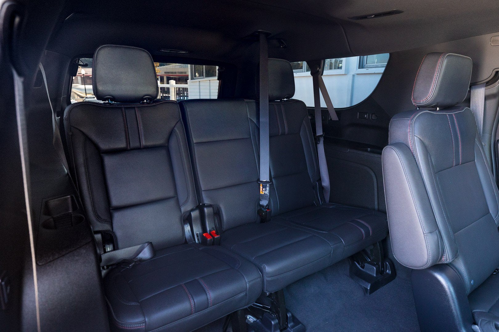 2025 Chevrolet Suburban RST