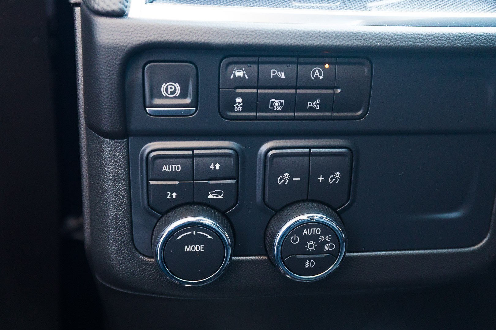 2025 Chevrolet Suburban RST
