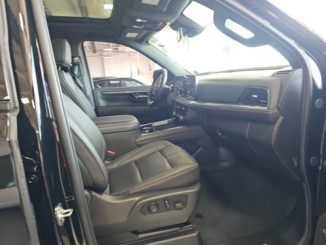 2025 Chevrolet Suburban RST