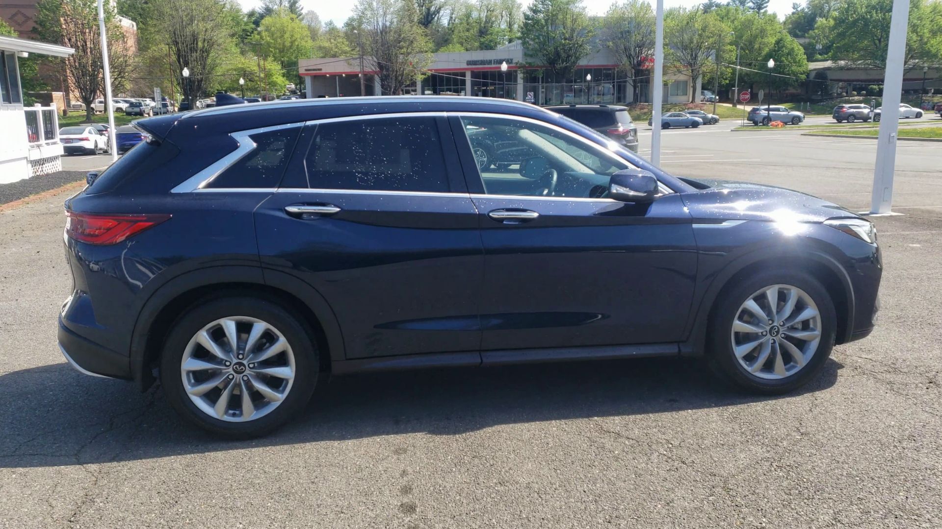 2022 INFINITI QX50 LUXE