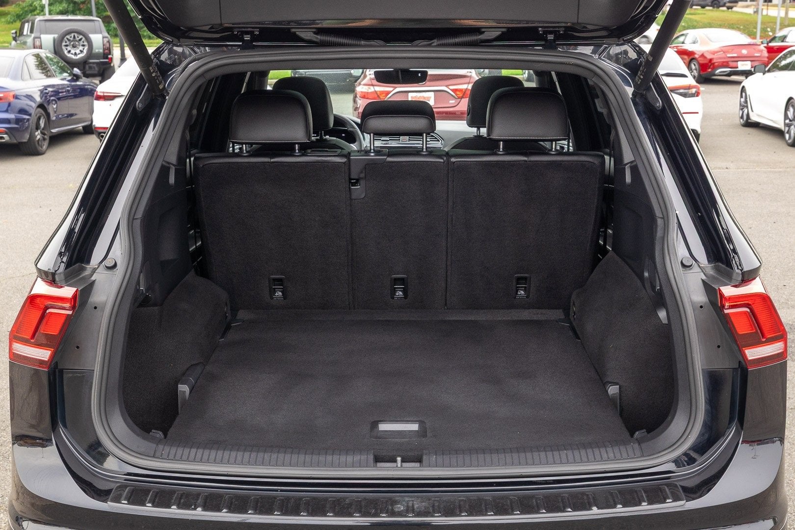 2022 Volkswagen Tiguan SE R-Line Black