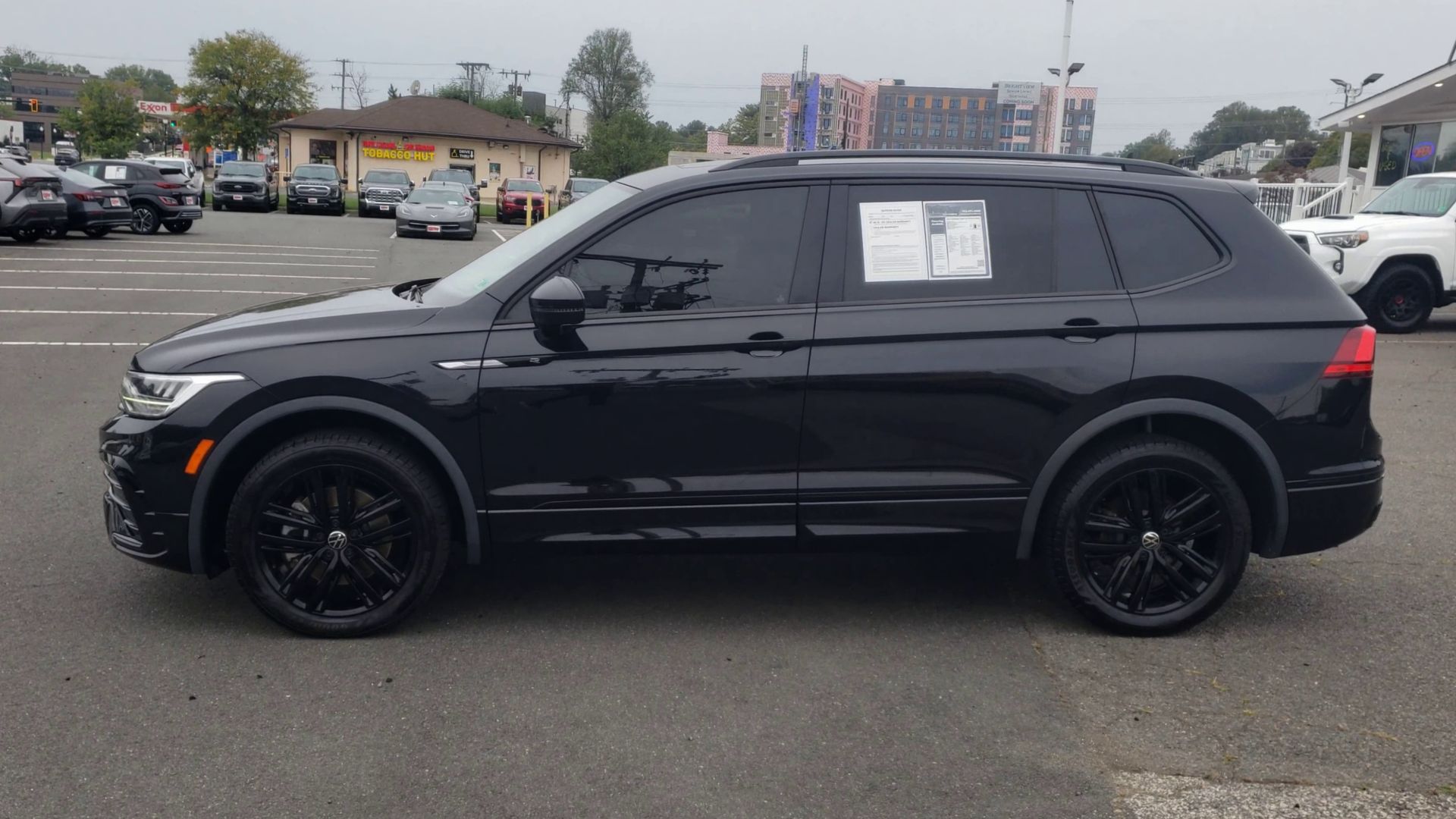 2022 Volkswagen Tiguan SE R-Line Black