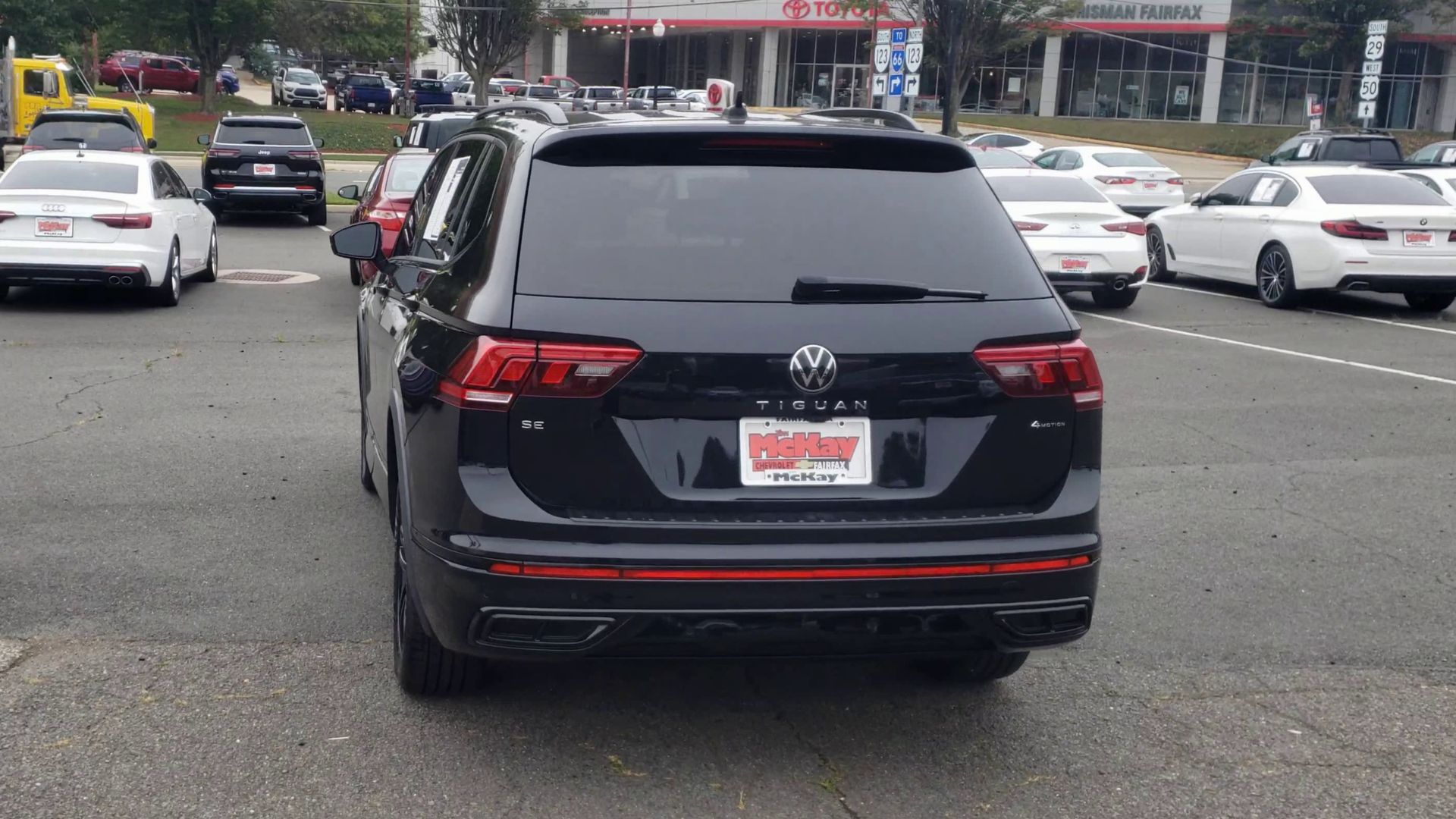2022 Volkswagen Tiguan SE R-Line Black