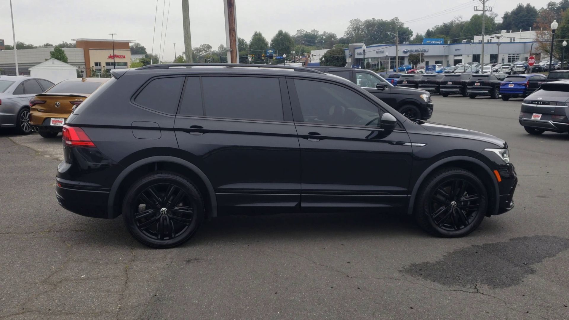 2022 Volkswagen Tiguan SE R-Line Black
