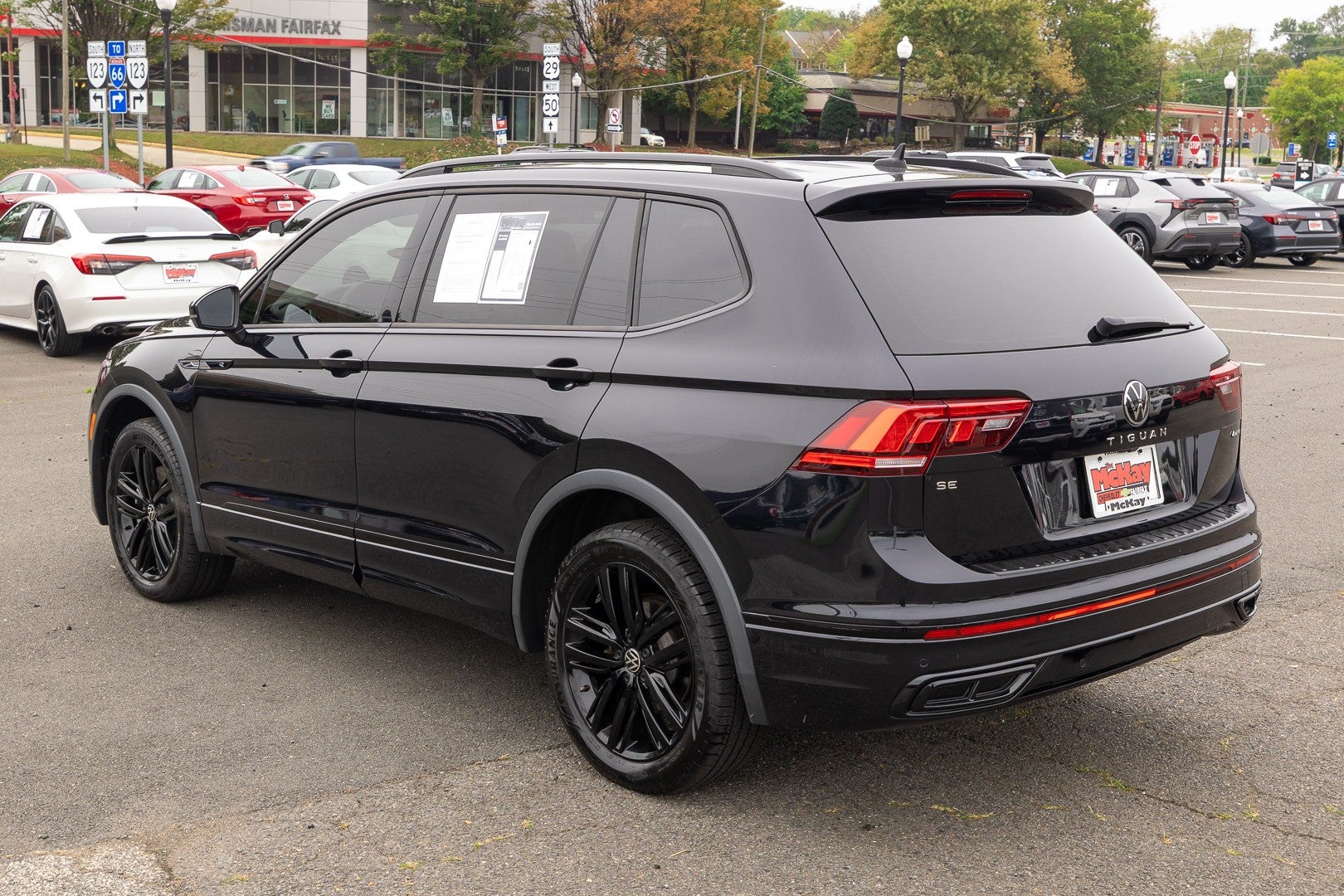 2022 Volkswagen Tiguan SE R-Line Black