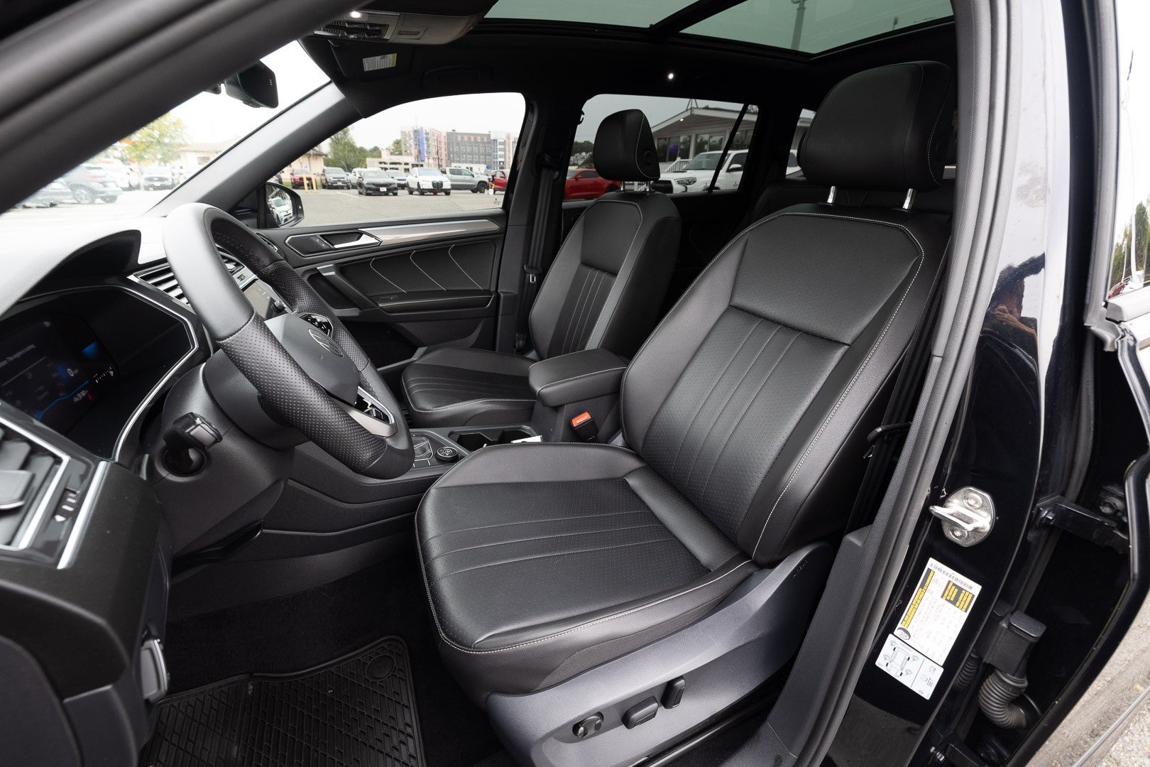 2022 Volkswagen Tiguan SE R-Line Black