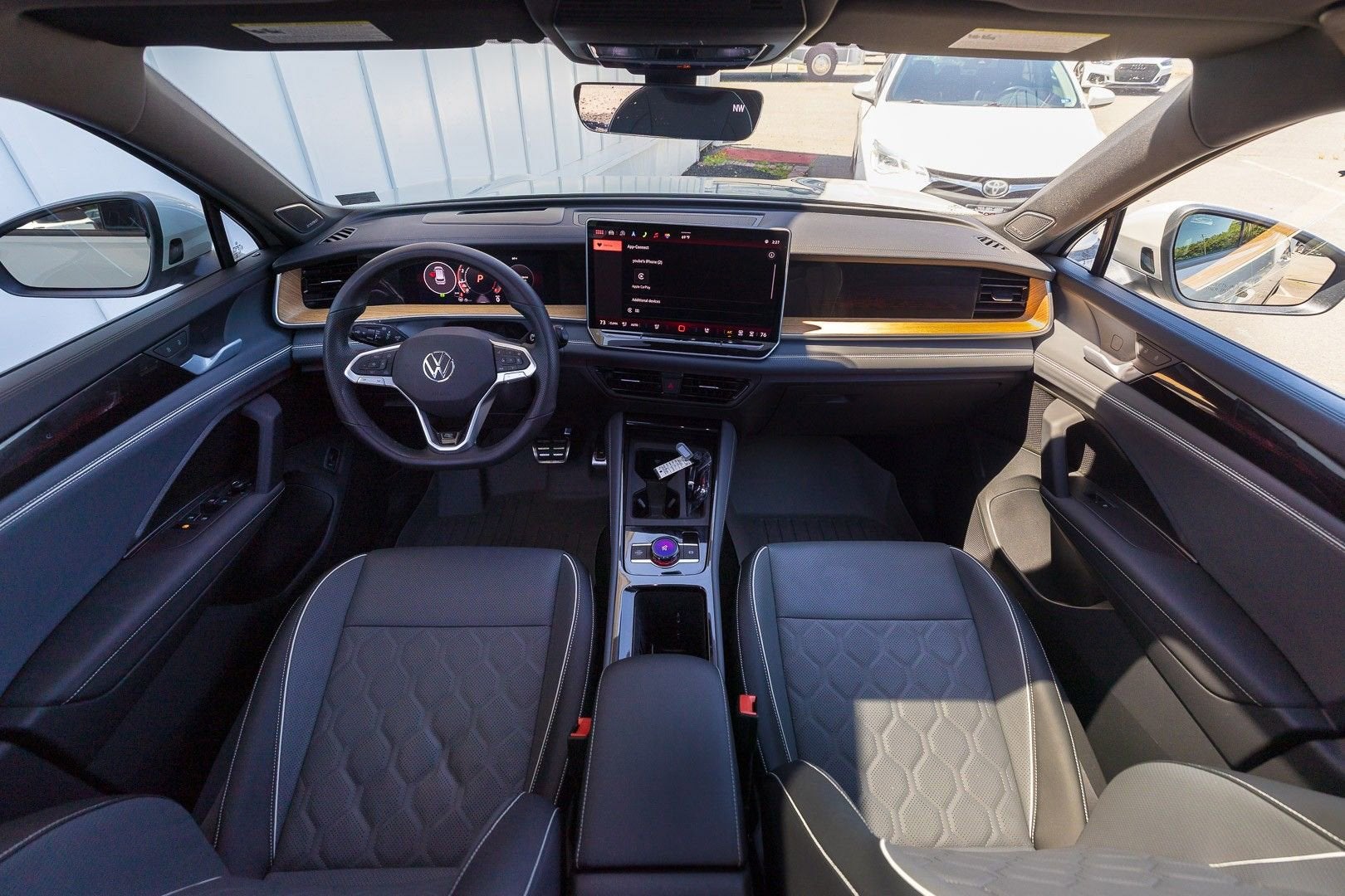 2025 Volkswagen Tiguan SEL R-Line