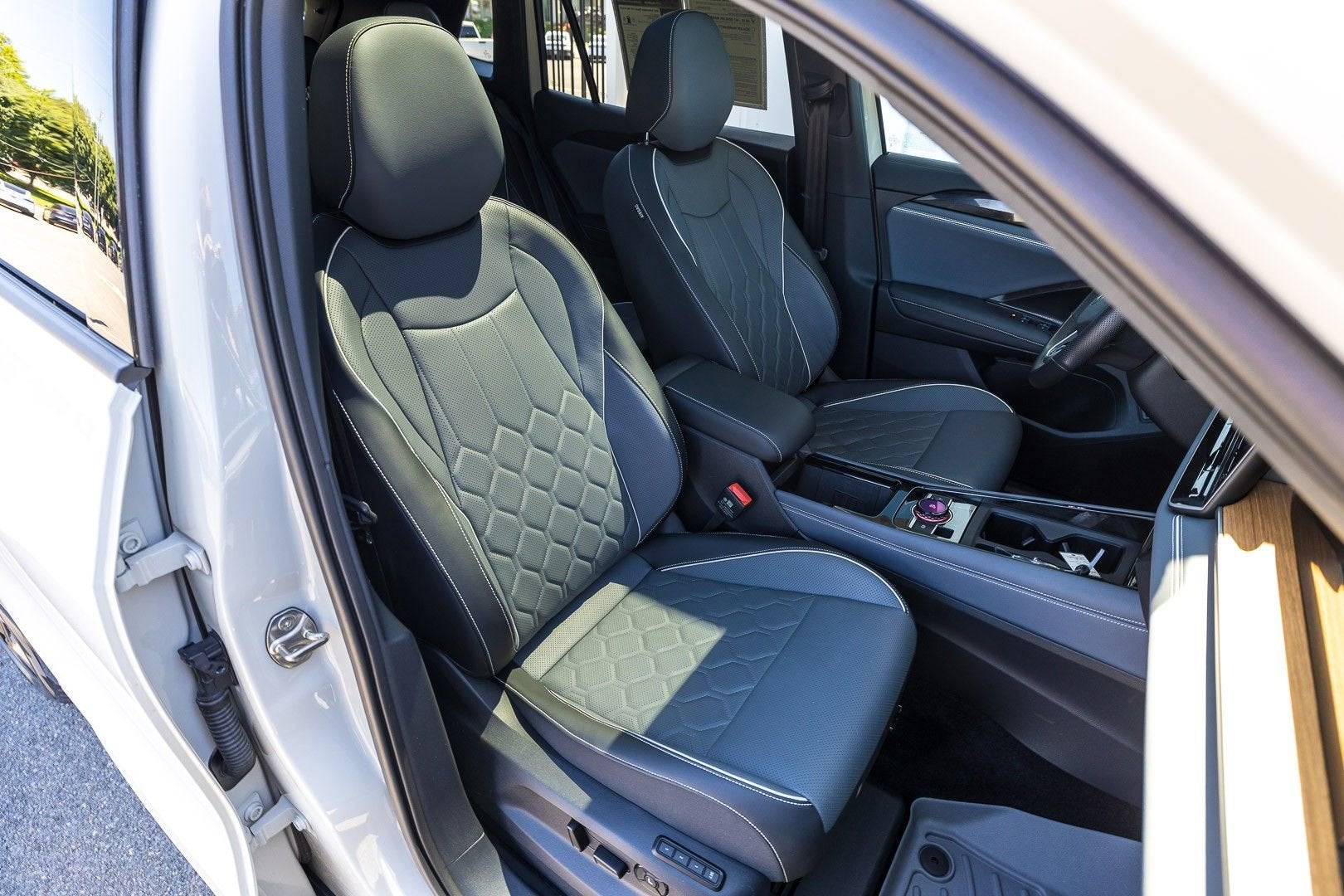 2025 Volkswagen Tiguan SEL R-Line