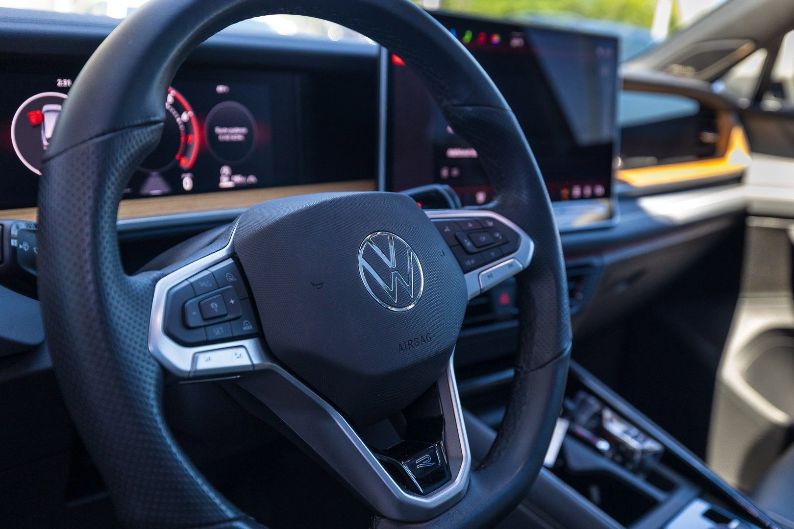 2025 Volkswagen Tiguan SEL R-Line