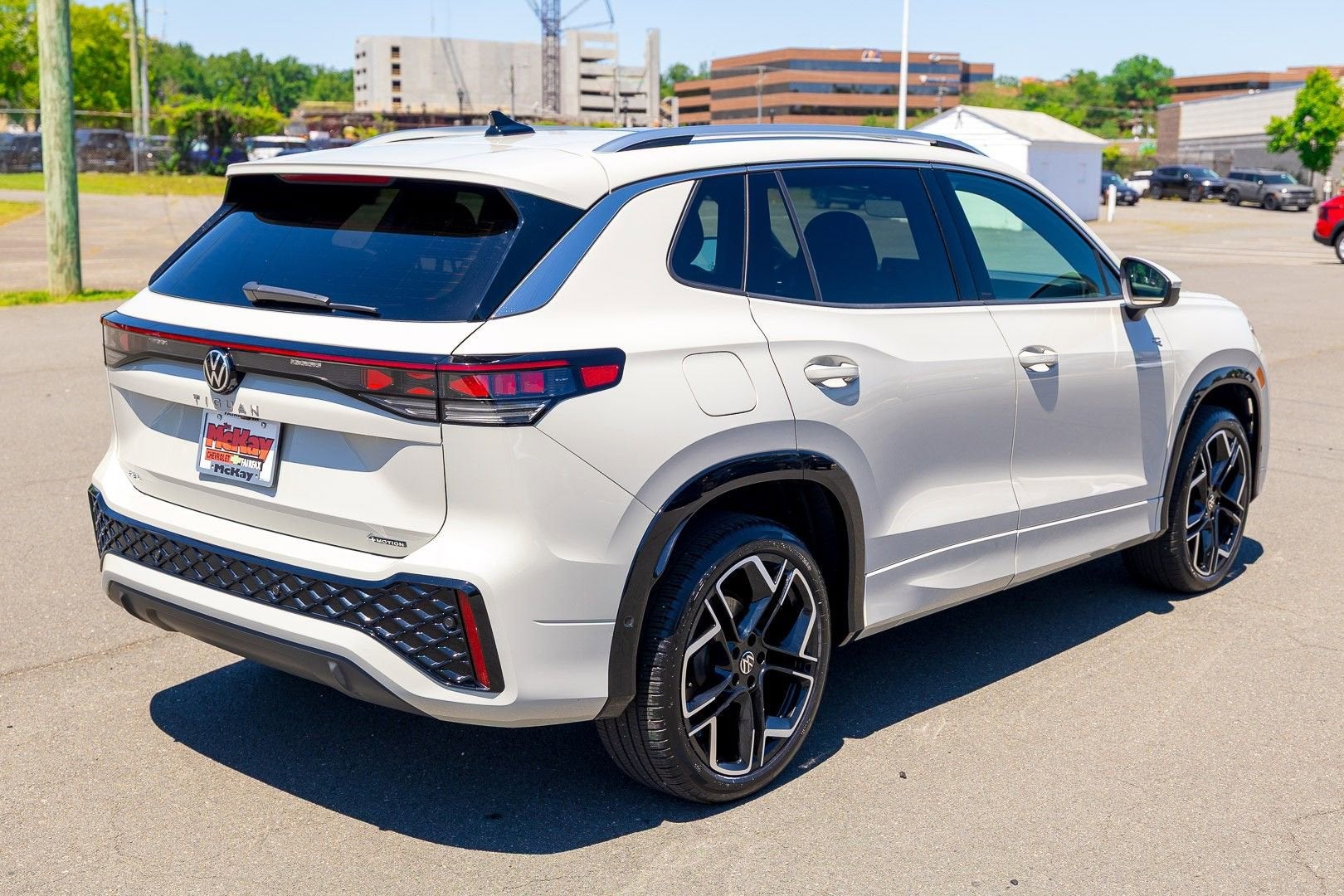 2025 Volkswagen Tiguan SEL R-Line