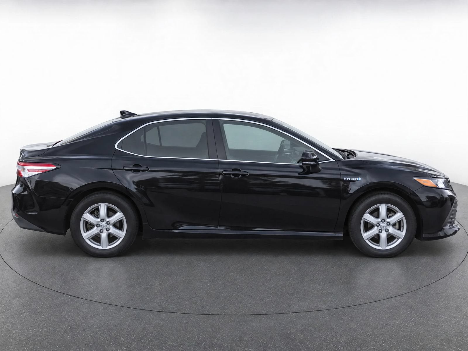 2019 Toyota Camry Hybrid LE