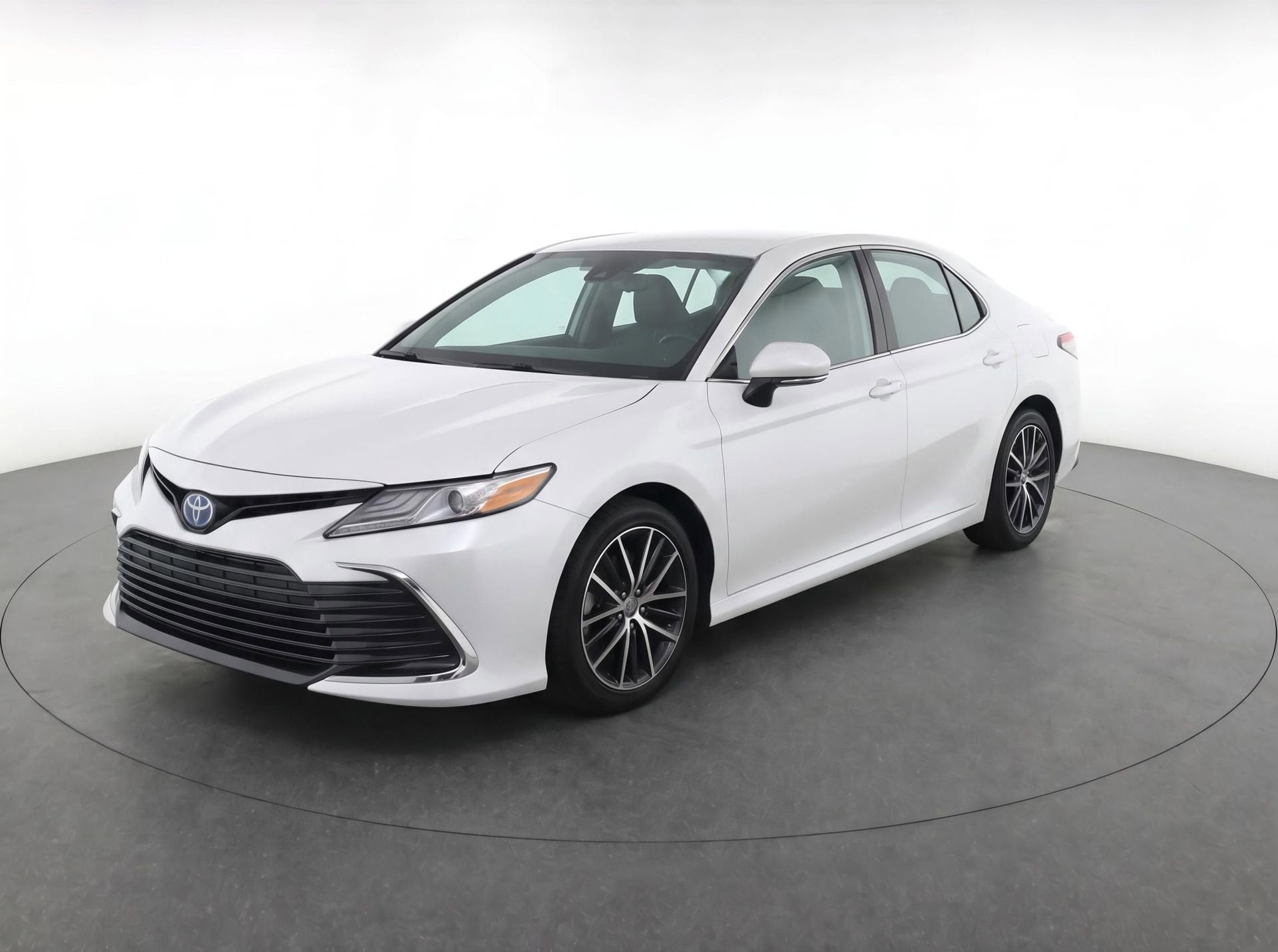2022 Toyota Camry Hybrid XLE