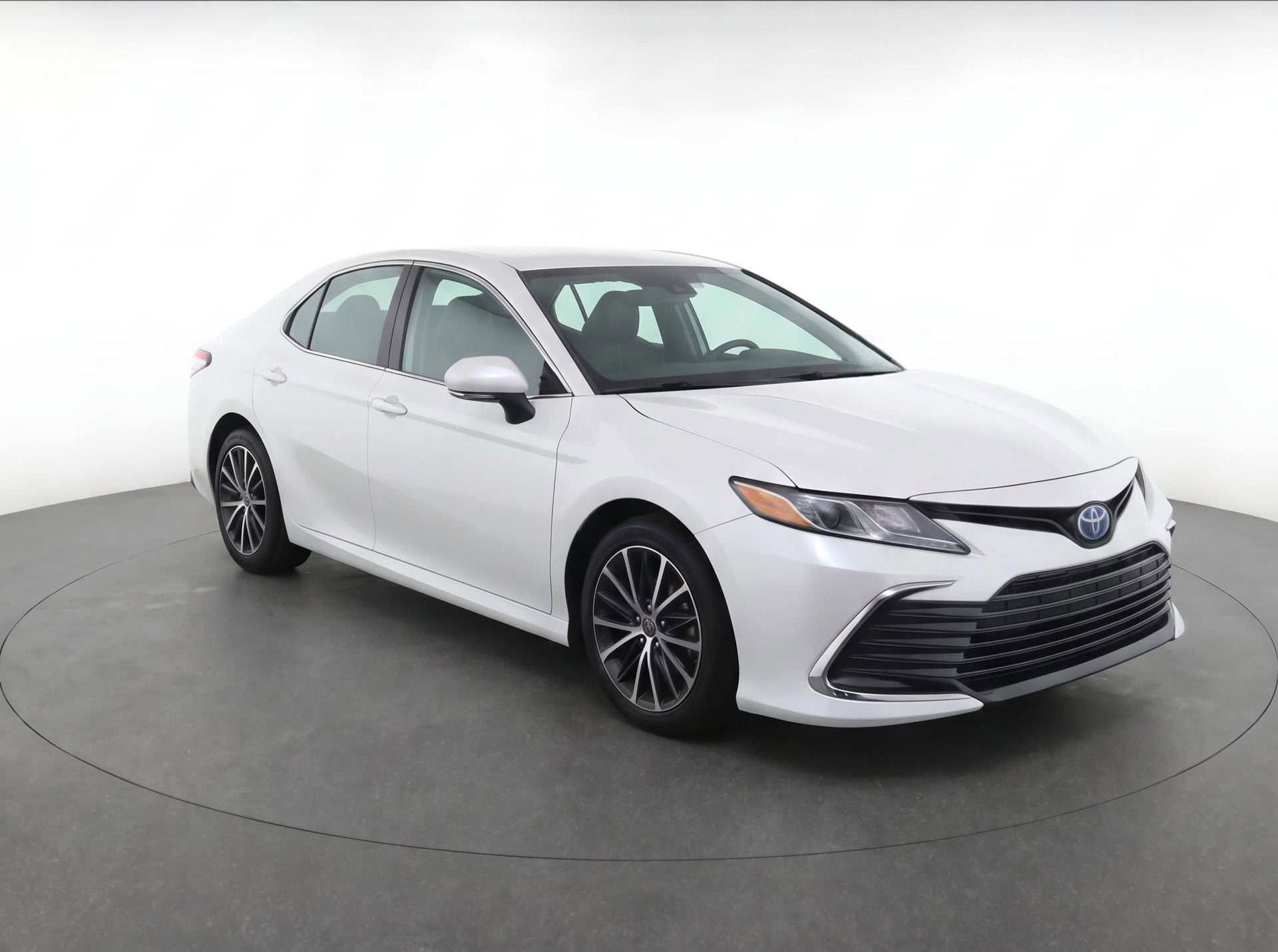 2022 Toyota Camry Hybrid XLE