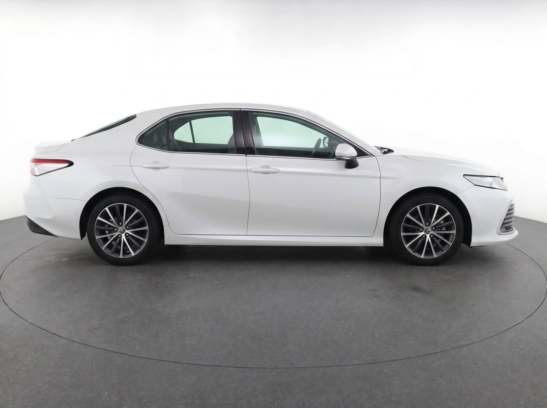 2022 Toyota Camry Hybrid XLE
