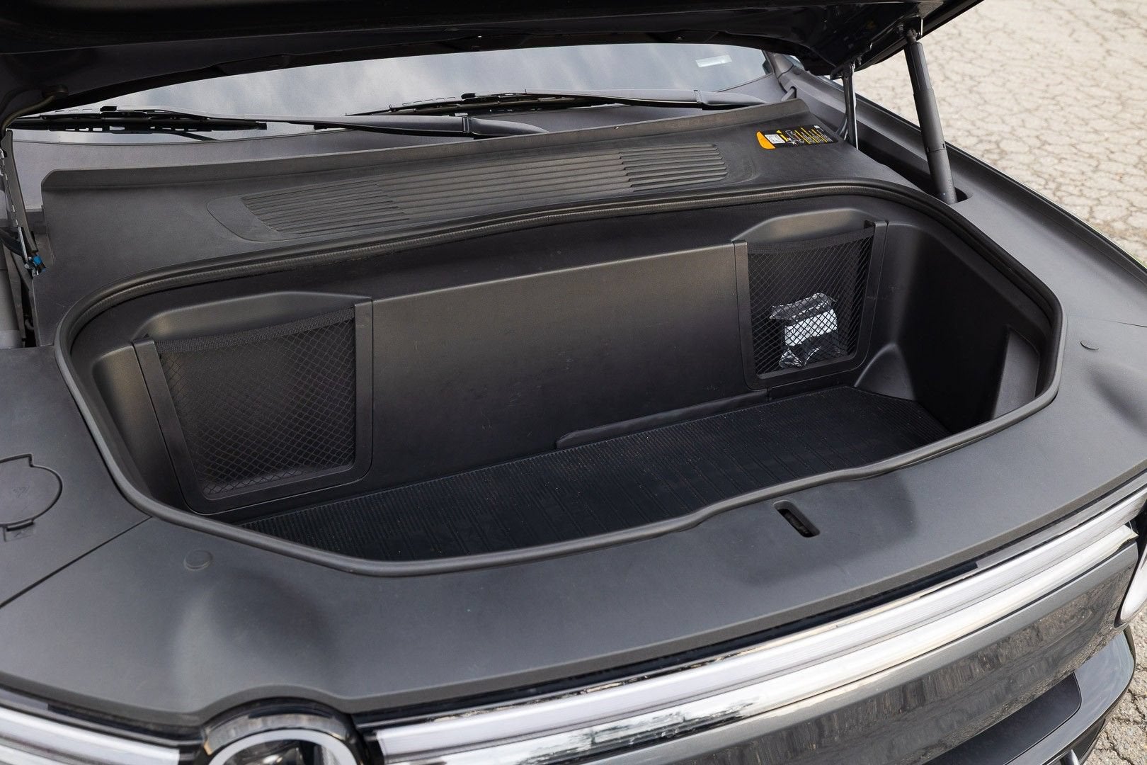 2025 RIVIAN R1S Adventure