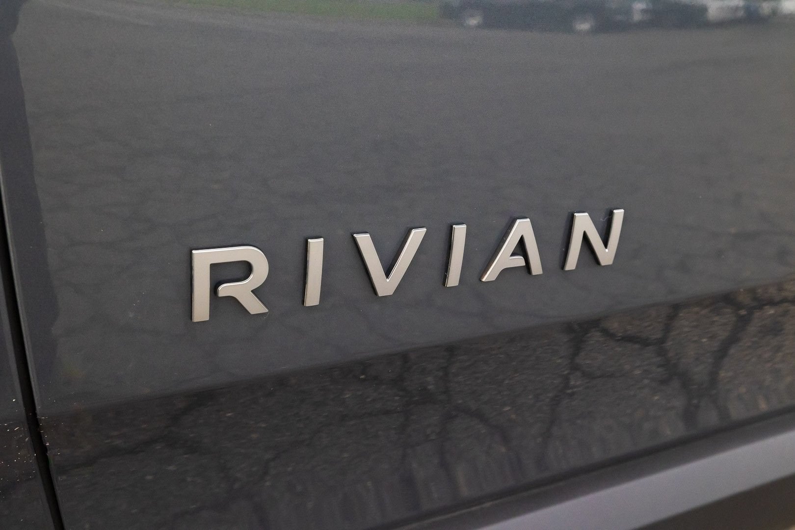 2025 RIVIAN R1S Adventure