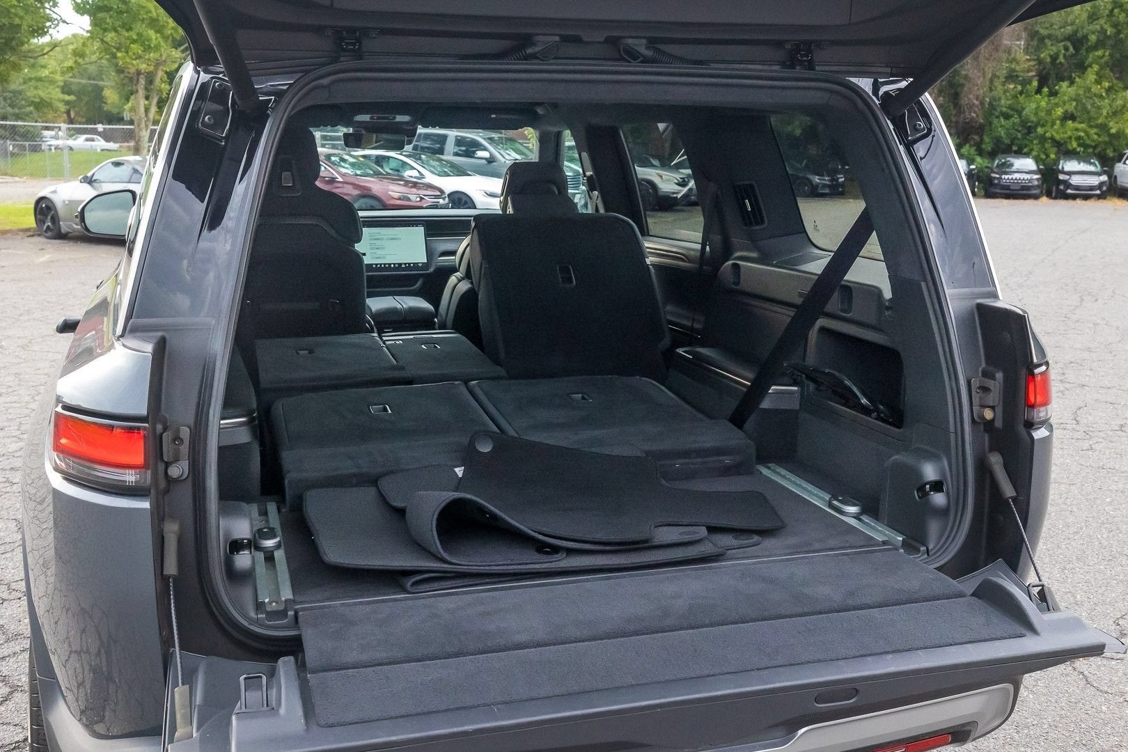 2025 RIVIAN R1S Adventure