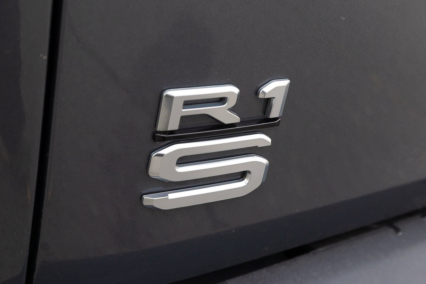 2025 RIVIAN R1S Adventure