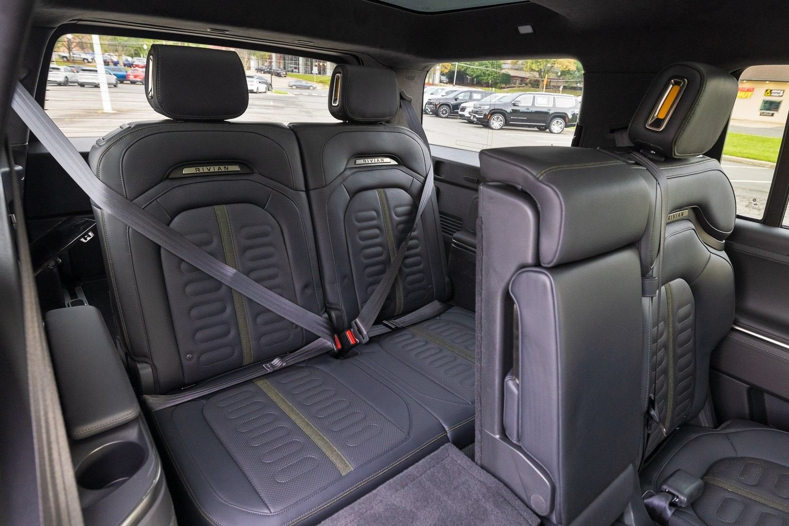 2025 RIVIAN R1S Adventure