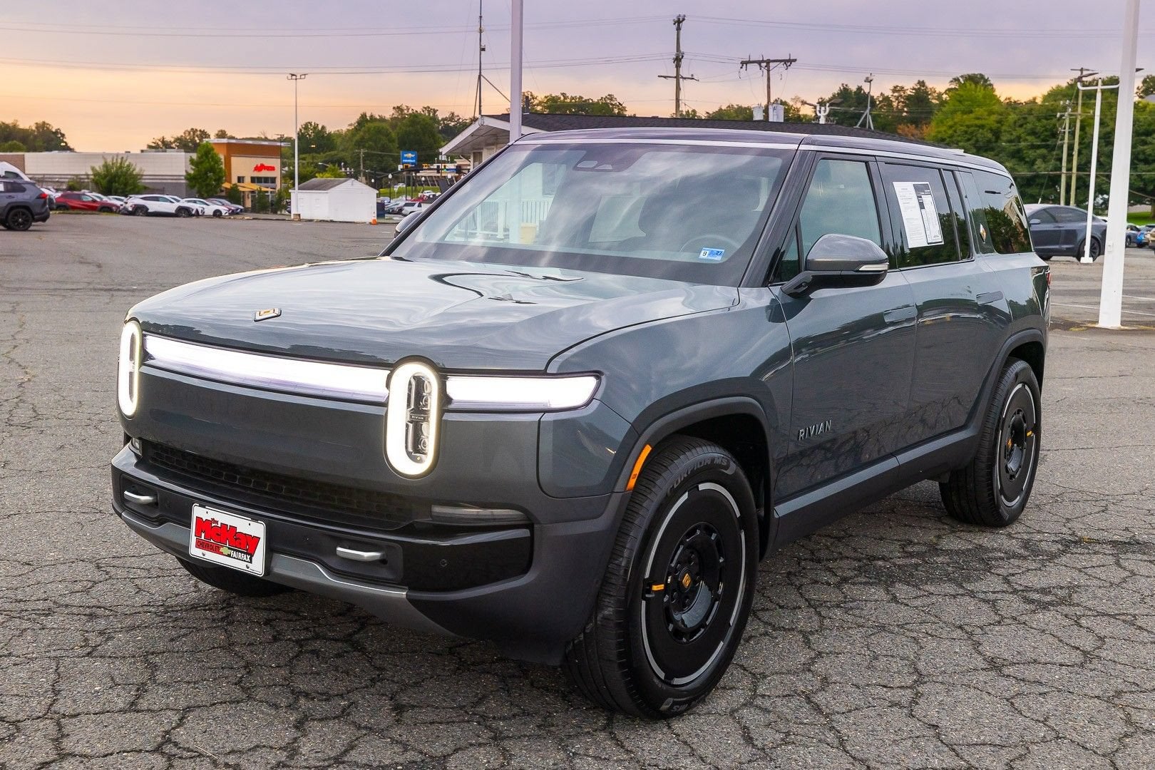 2025 RIVIAN R1S Adventure