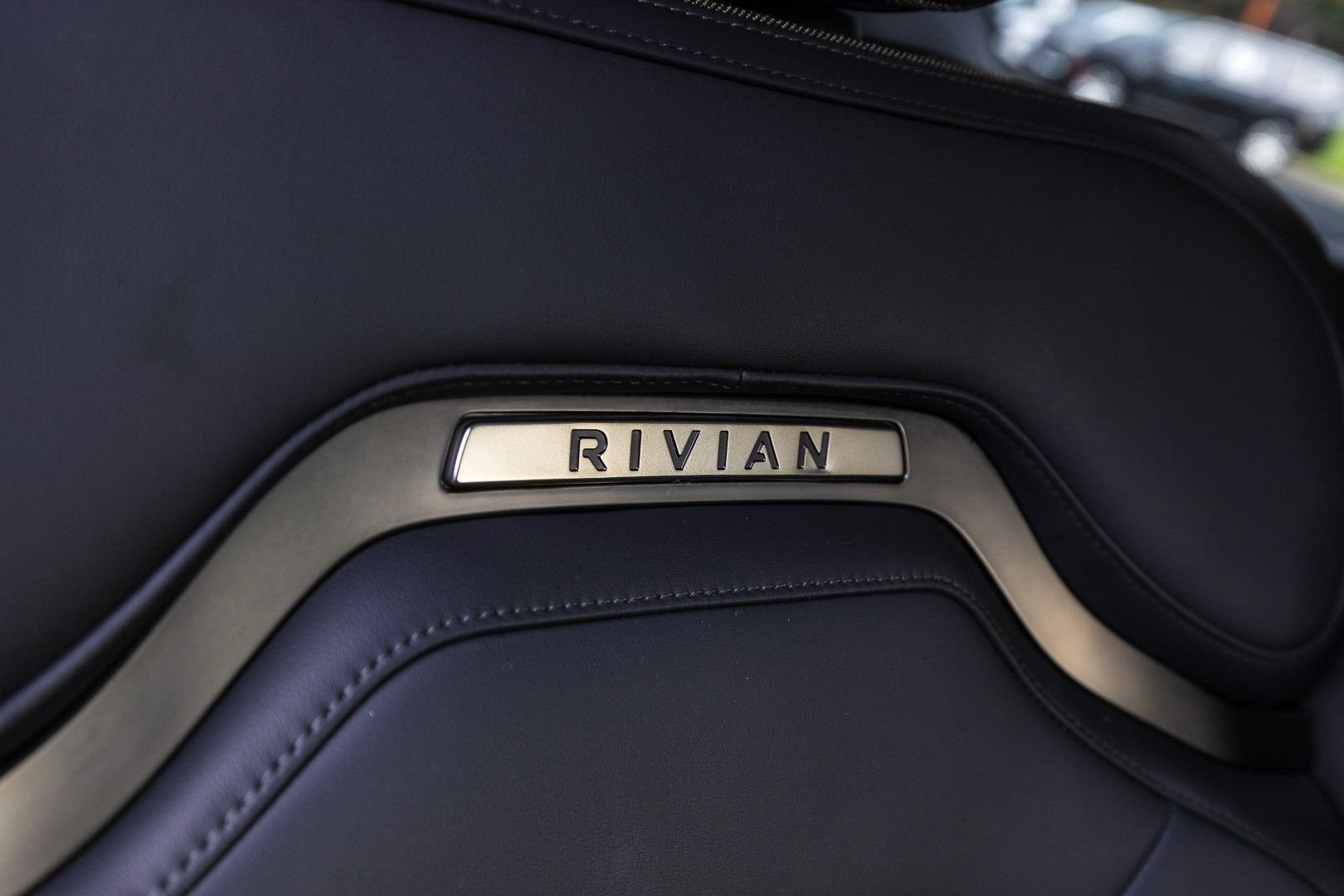 2025 RIVIAN R1S Adventure