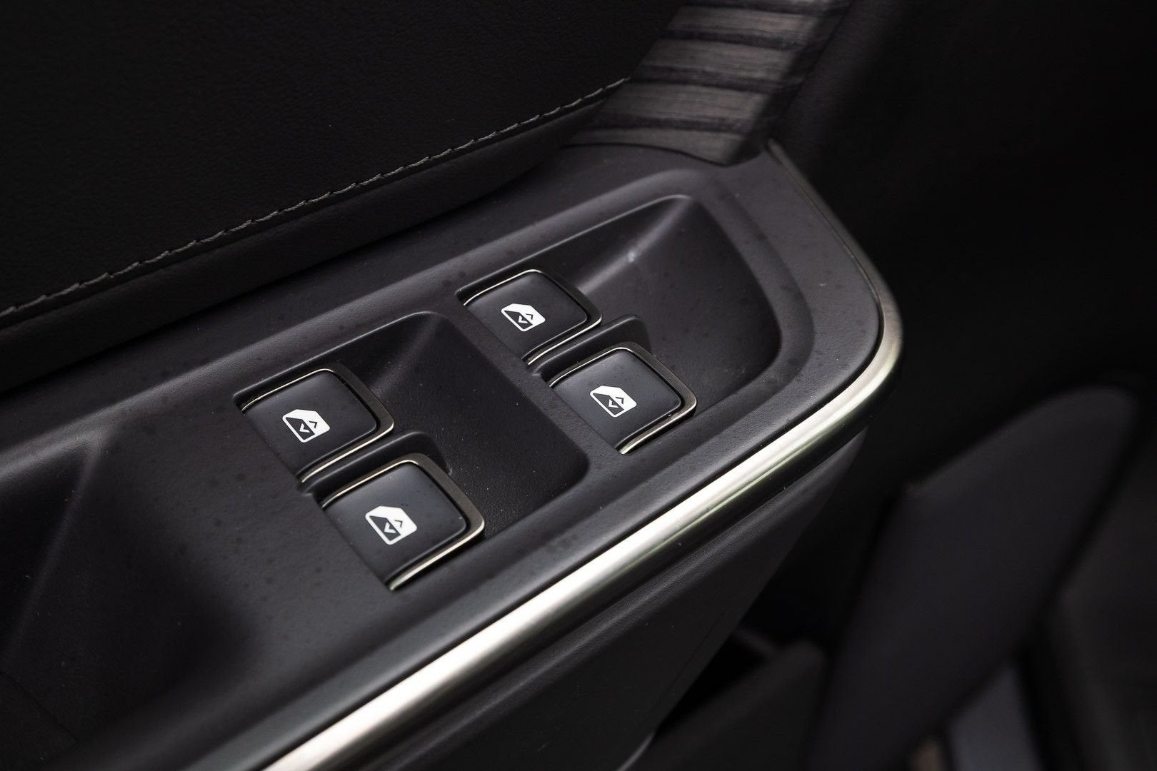 2025 RIVIAN R1S Adventure