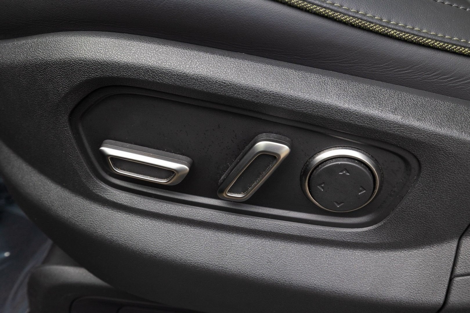 2025 RIVIAN R1S Adventure