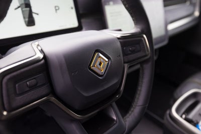 2025 RIVIAN R1S Adventure