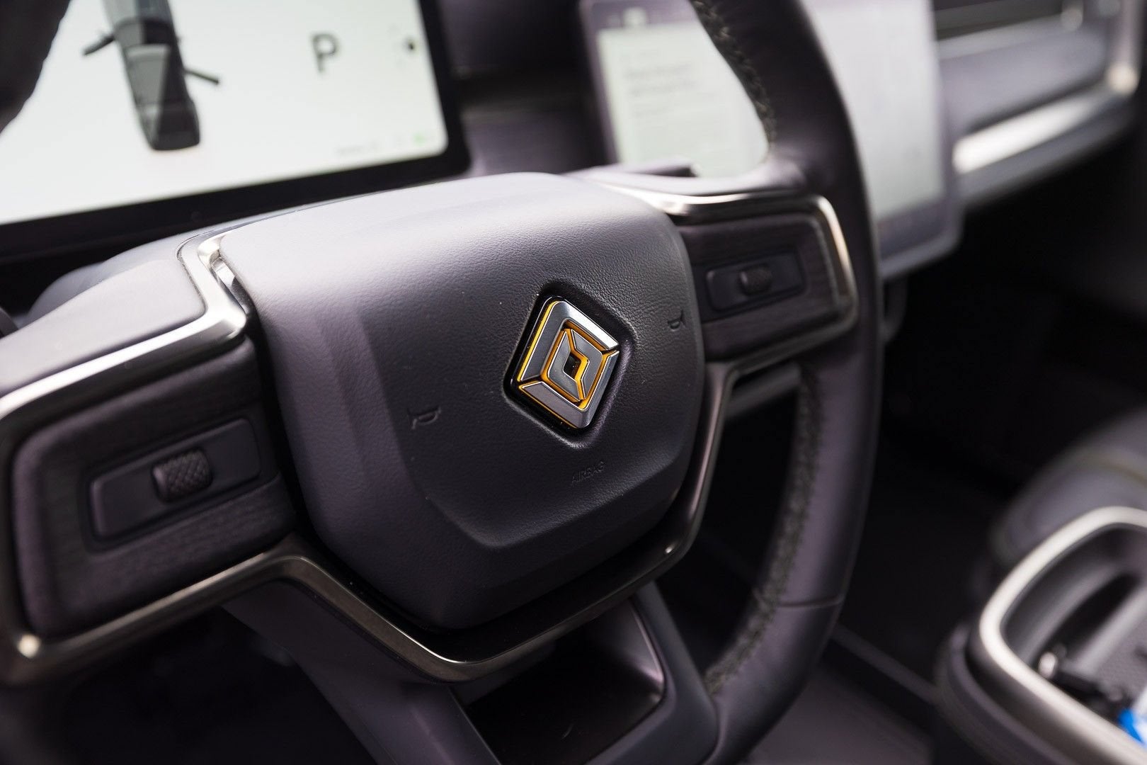 2025 RIVIAN R1S Adventure