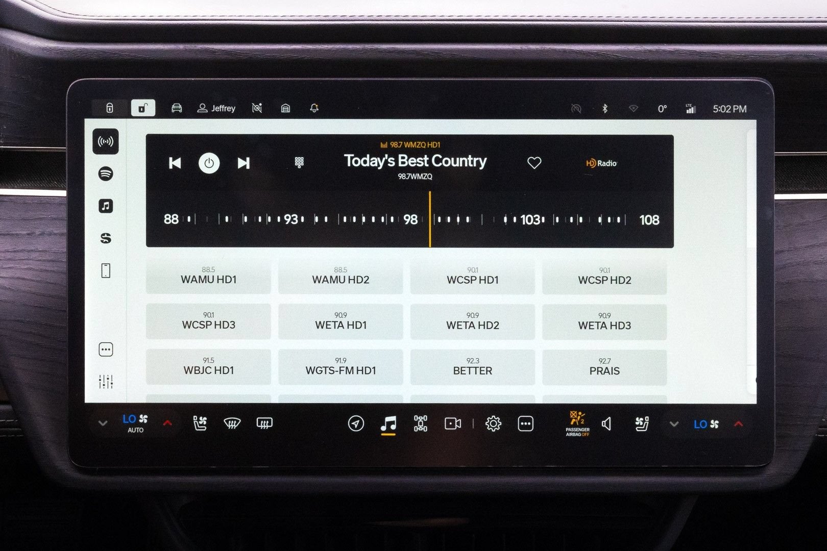 2025 RIVIAN R1S Adventure