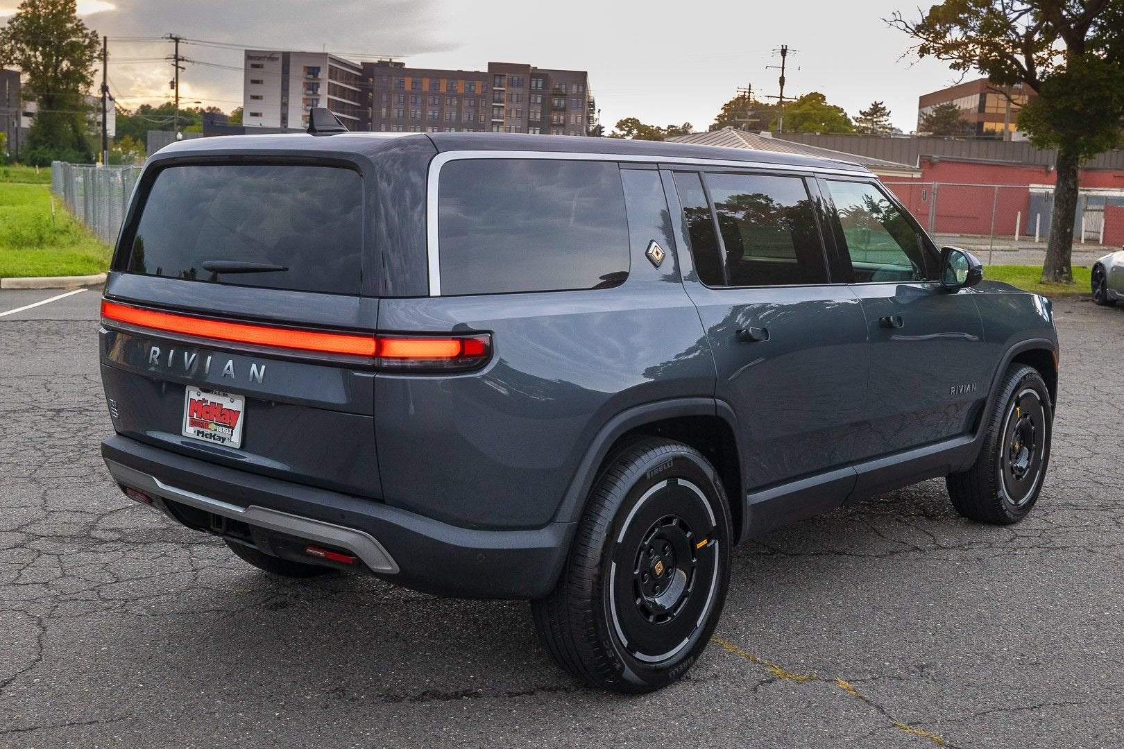 2025 RIVIAN R1S Adventure