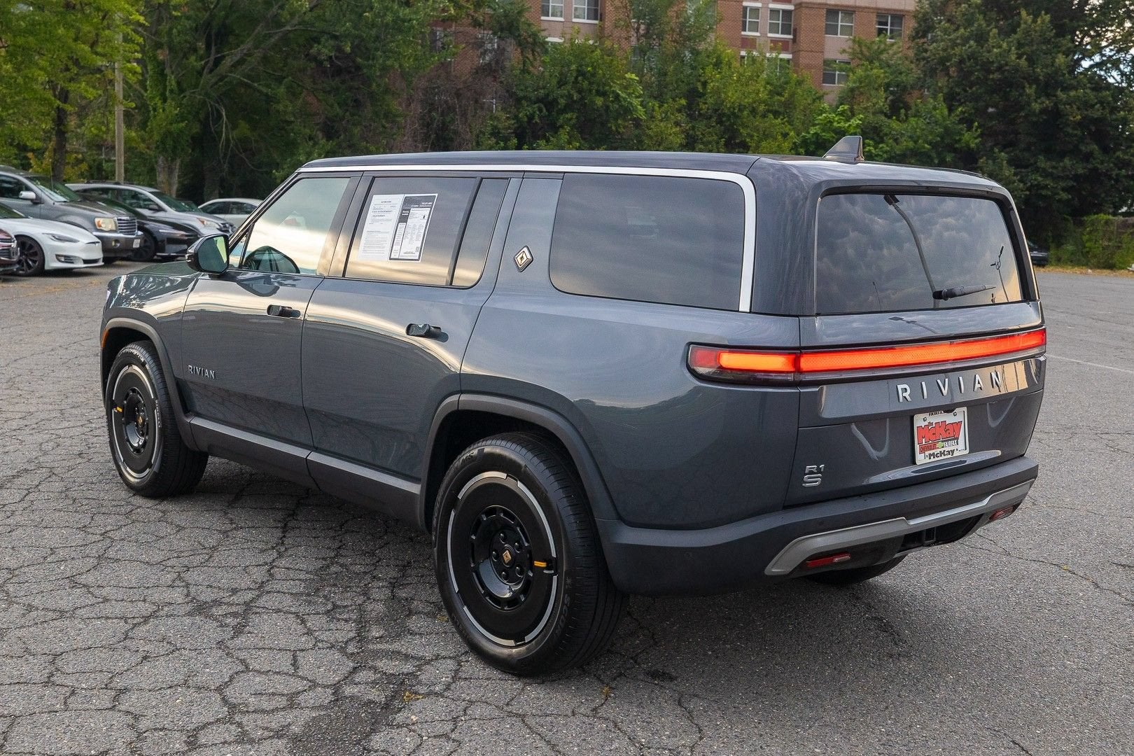 2025 RIVIAN R1S Adventure