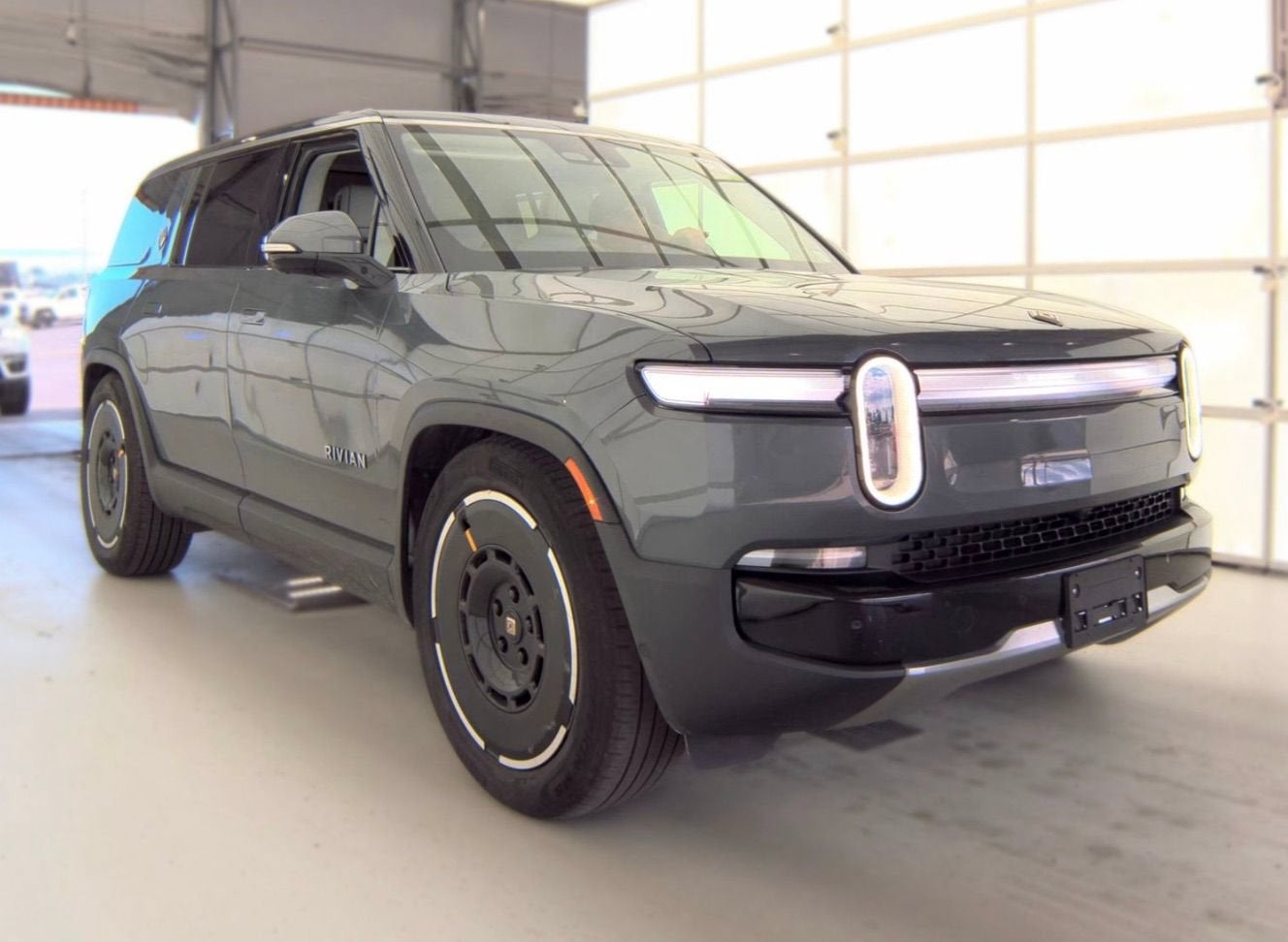 2025 RIVIAN R1S Adventure