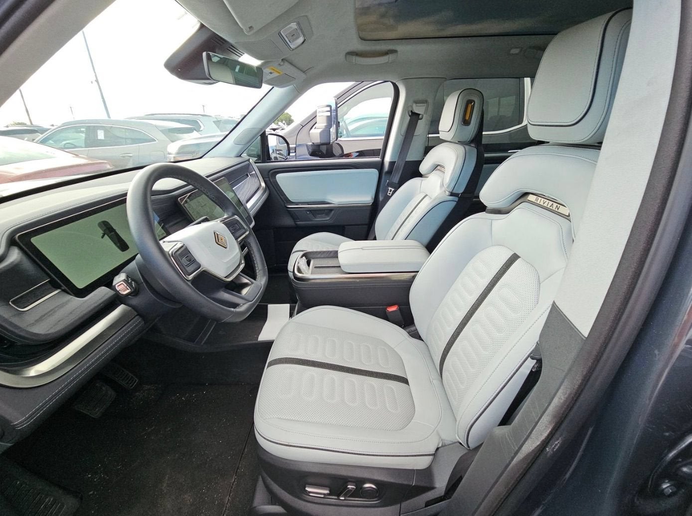 2025 RIVIAN R1S Adventure