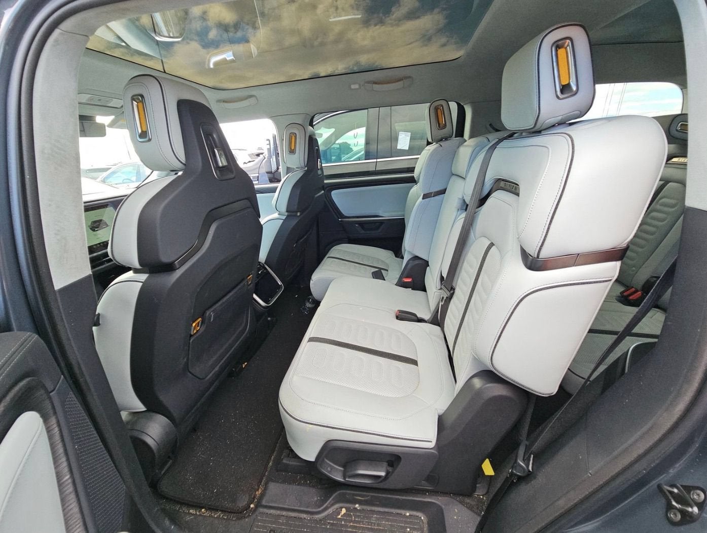 2025 RIVIAN R1S Adventure