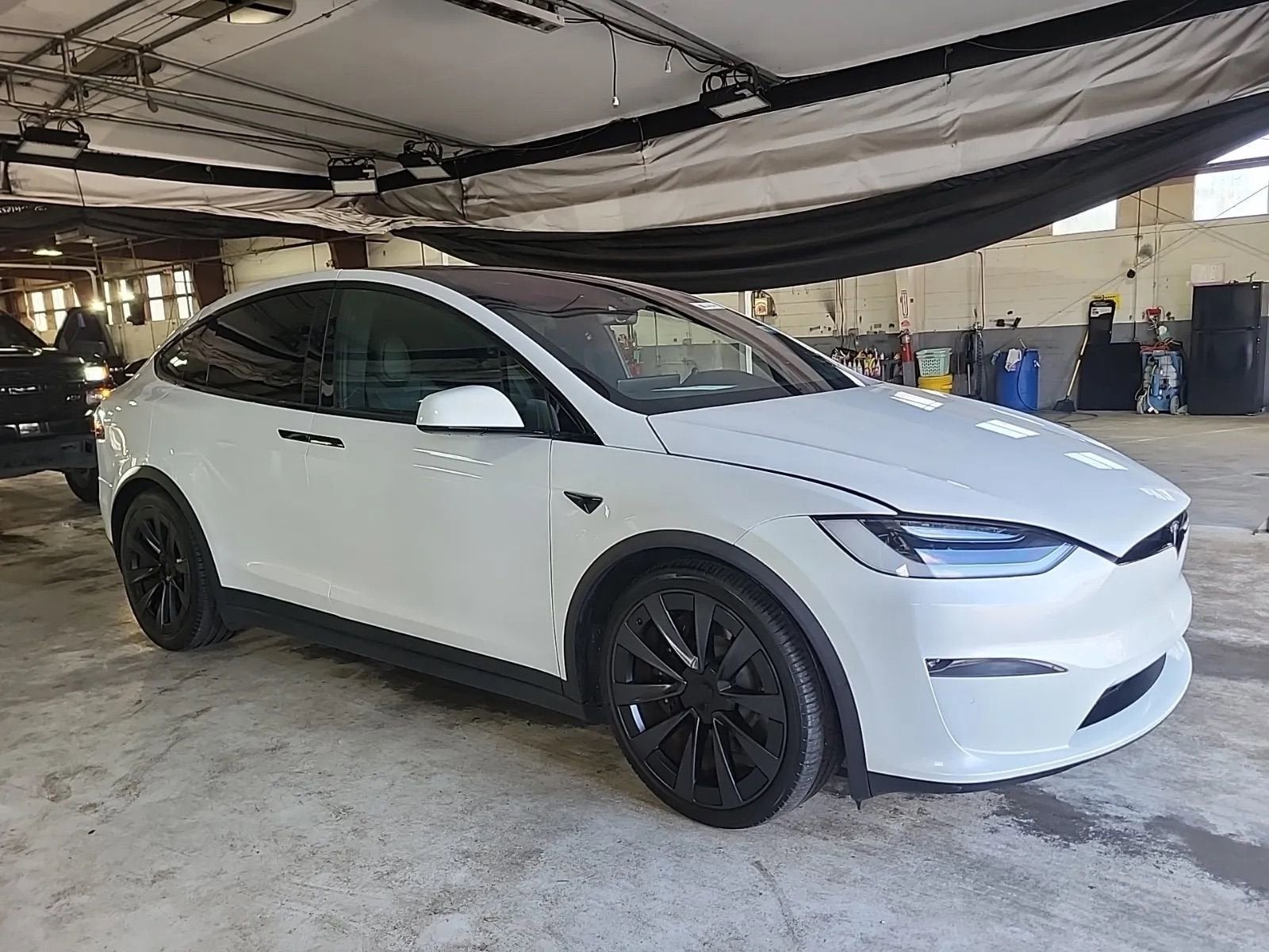 2023 Tesla Model X STANDARD RANGE