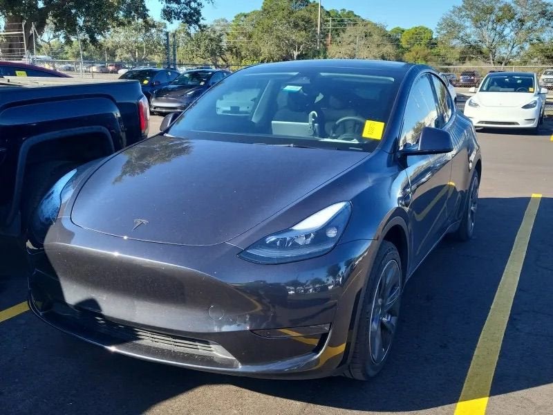 2024 Tesla Model Y LONG RANGE
