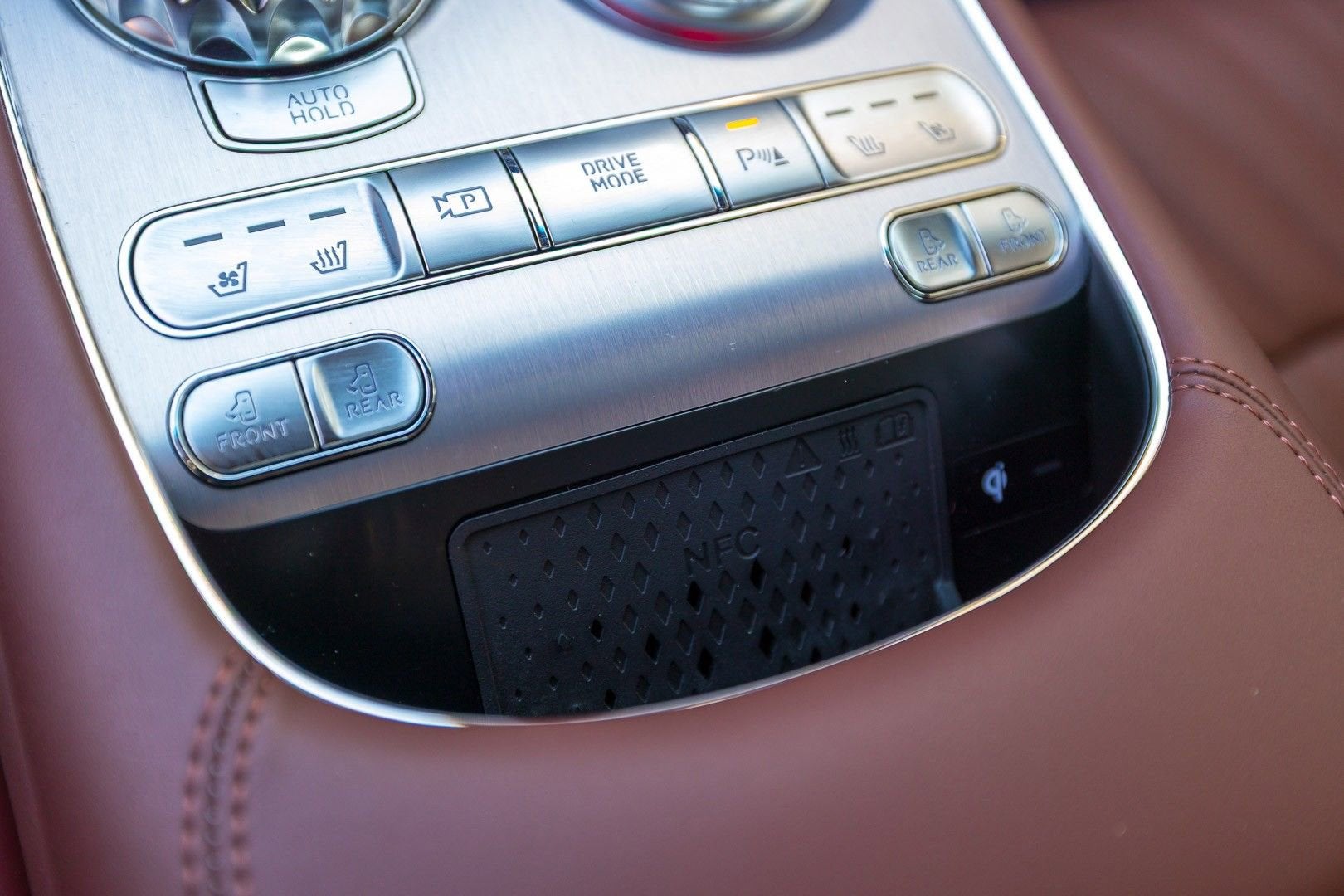 2025 Genesis G90 3.5T e-SC