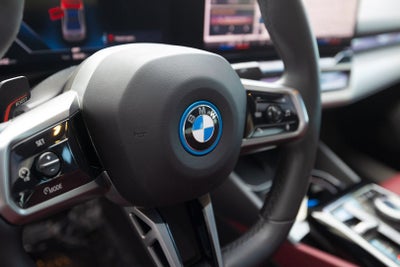 2025 BMW i5 xDrive40