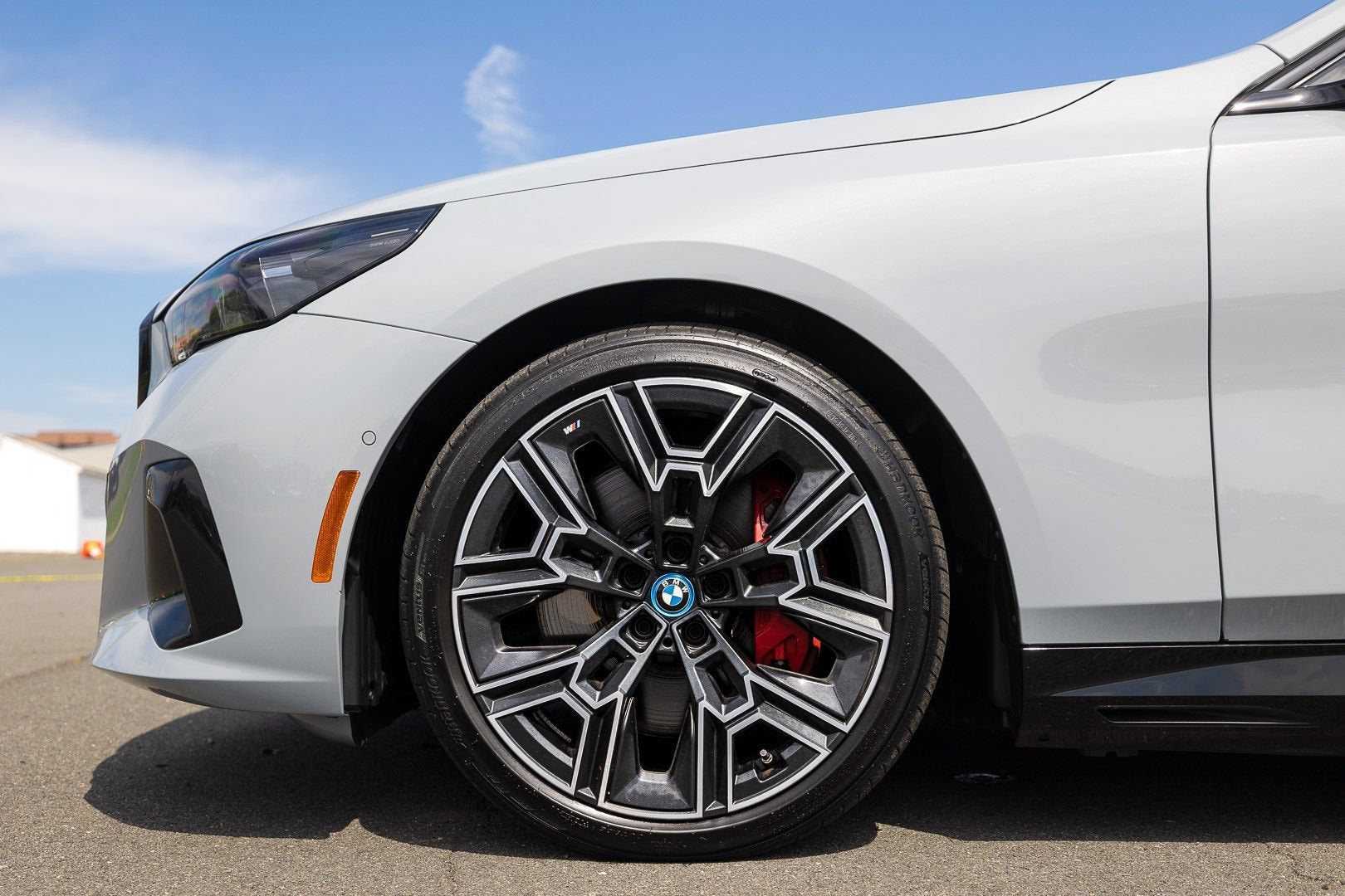 2025 BMW i5 xDrive40